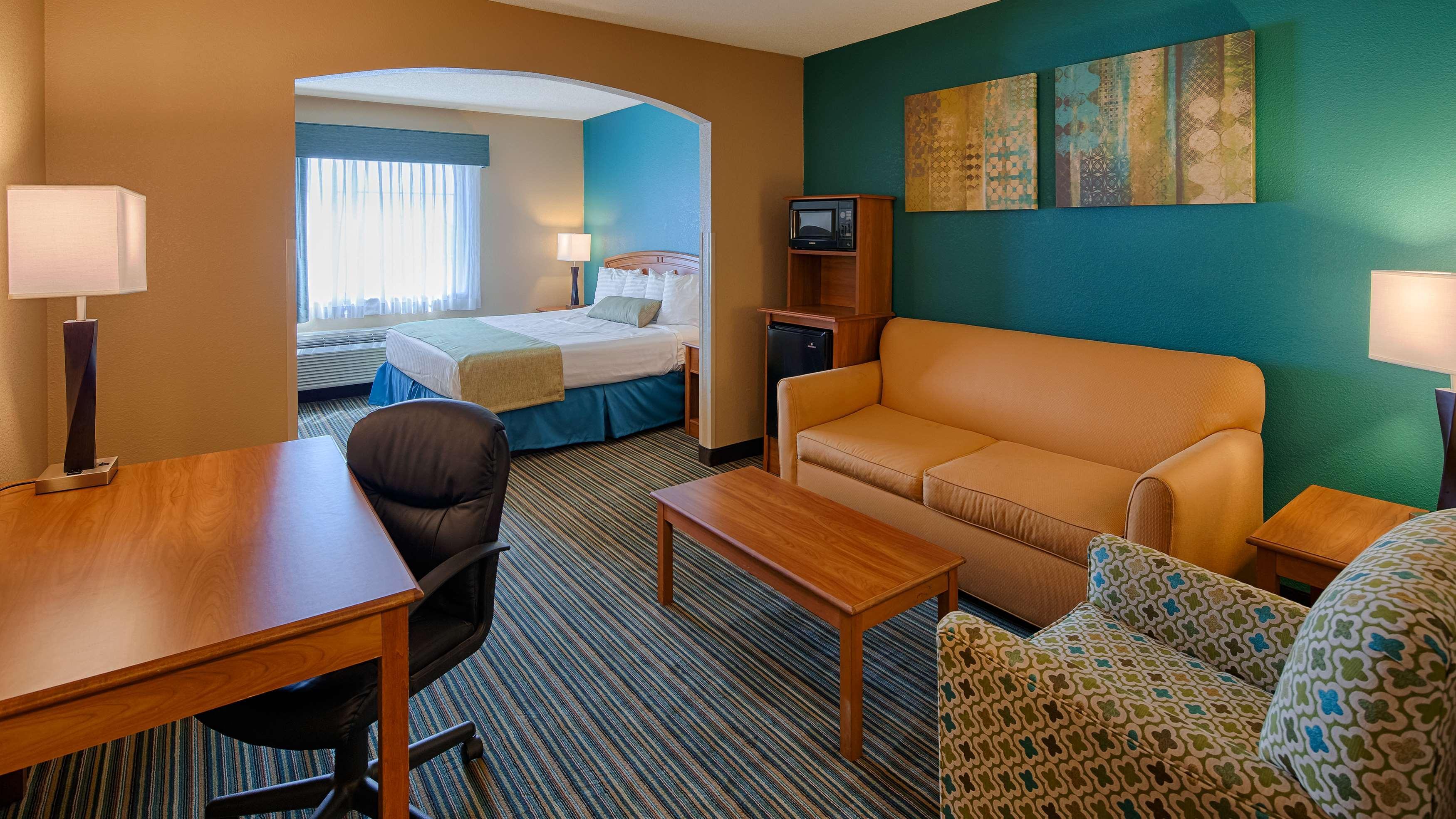 Best Western Governors Inn And Suites Wichita Exterior photo
