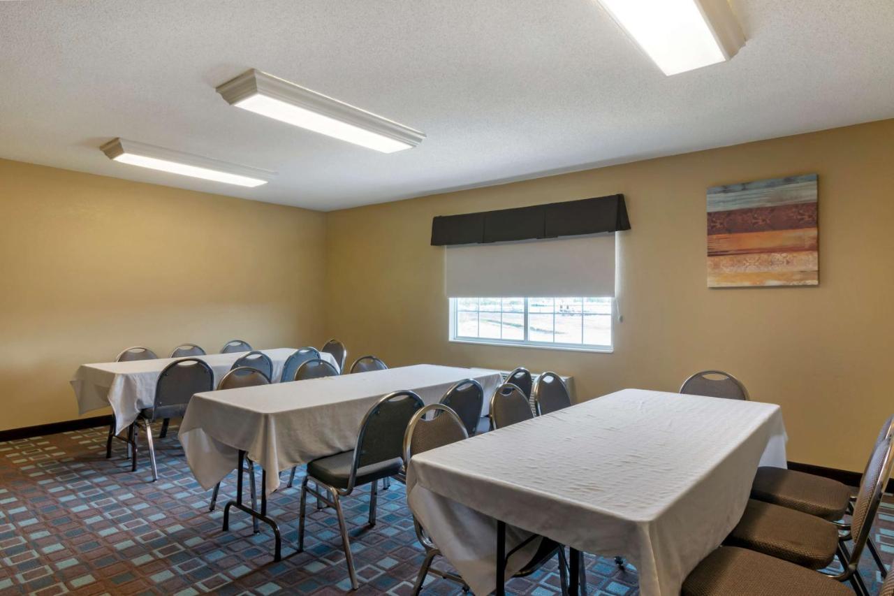 Best Western Governors Inn And Suites Wichita Exterior photo