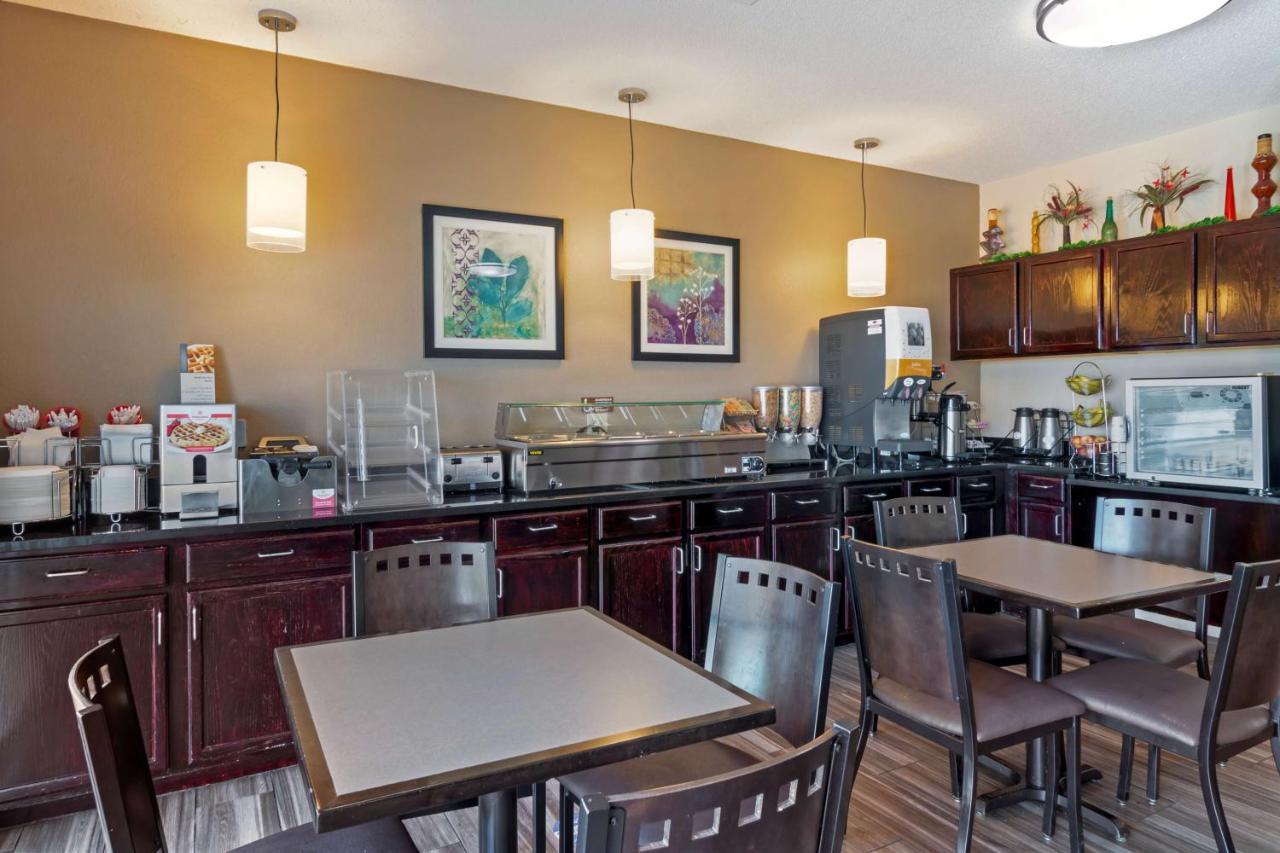 Best Western Governors Inn And Suites Wichita Exterior photo